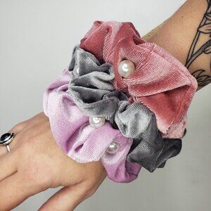 NEW‎ Pearl Accented Large Velvet Hair Scrunchies 3pk Grey Rose Lavender